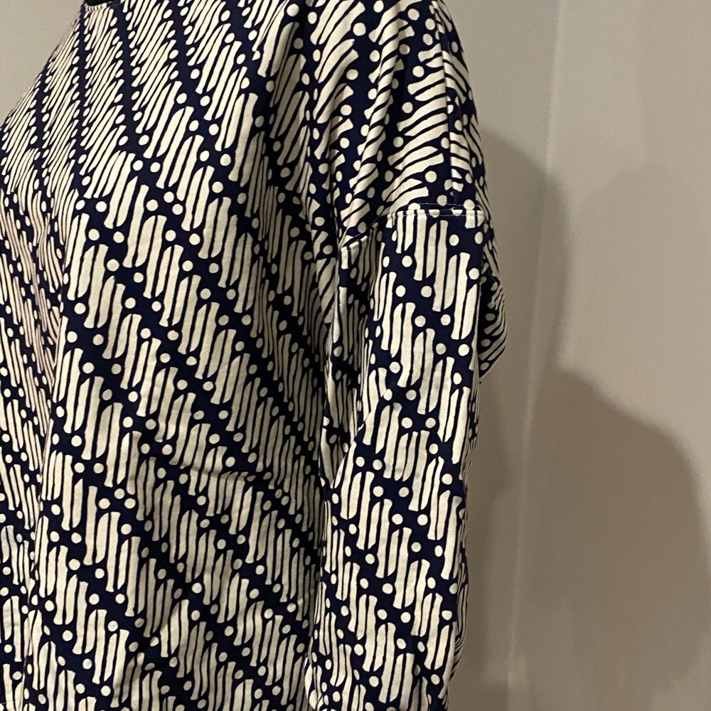 Rougue stripe sweater crew neck, size M